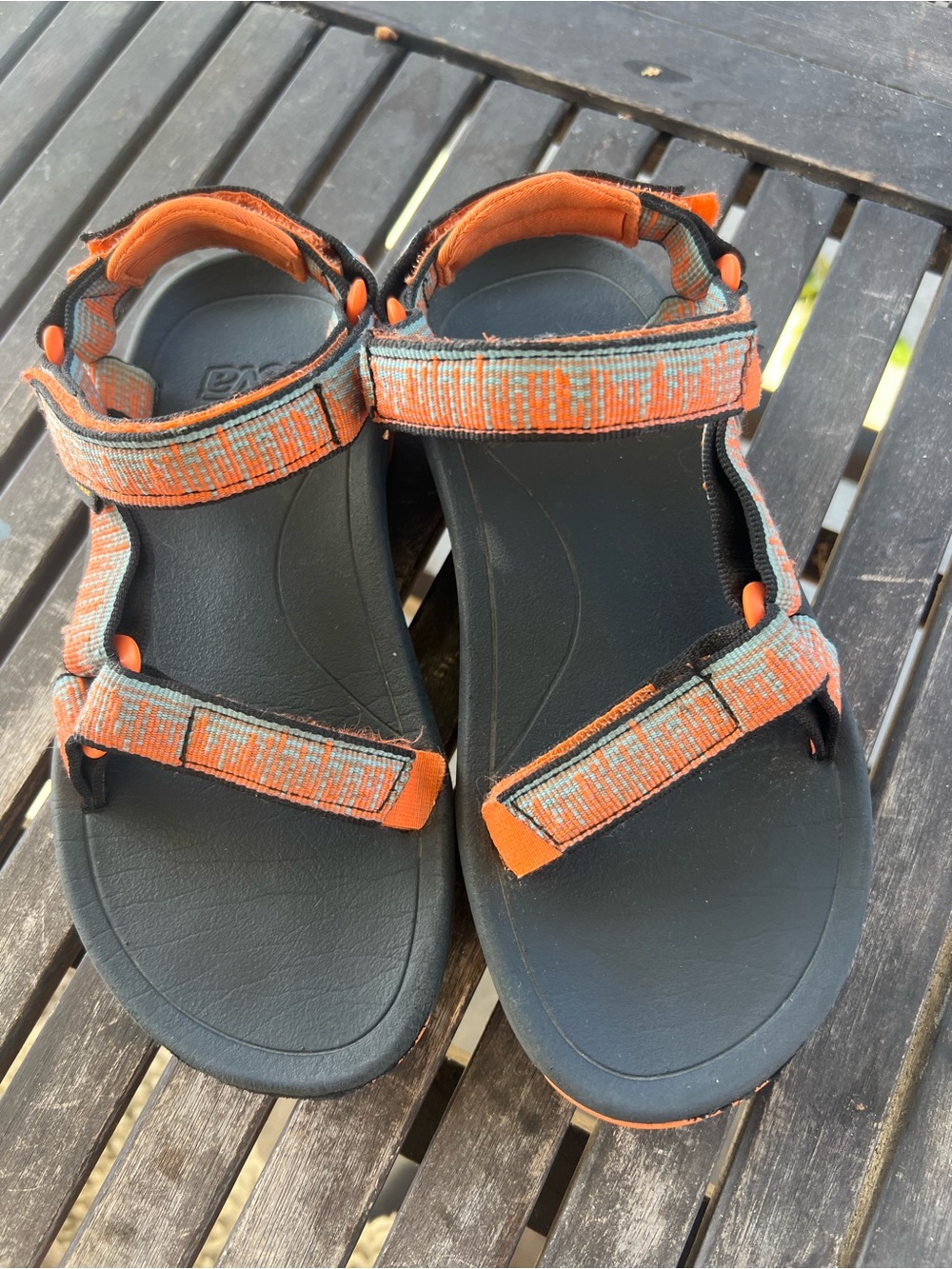 Teva Youth size 2 Hurricane XLT2